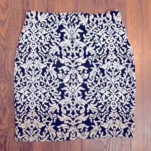 Loft black and white stretch skirt filigree look S